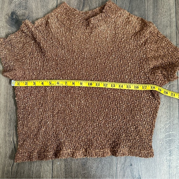 Azzura short sleeve crop top size large - Picture 4 of 8